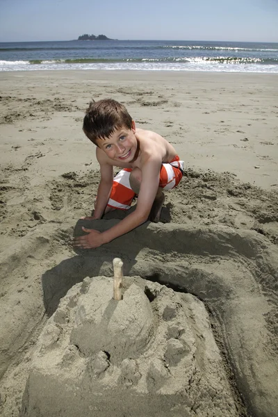 Bygga ett sandslott — Stockfoto