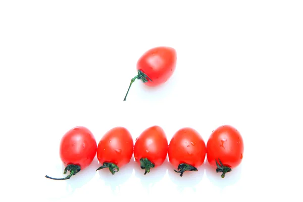 从白色背景分离出来的樱桃番茄 — 图库照片
