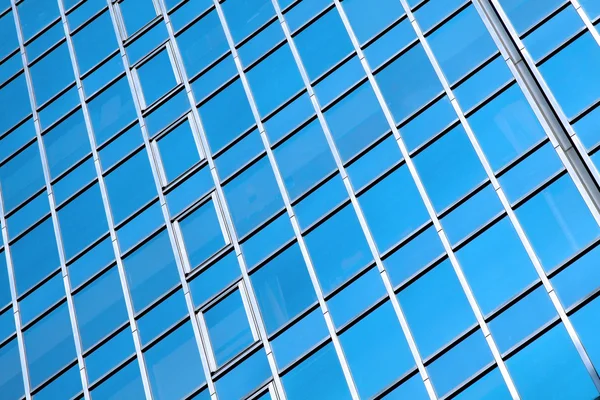 Ventanas de oficinas de un edificio moderno — Foto de Stock