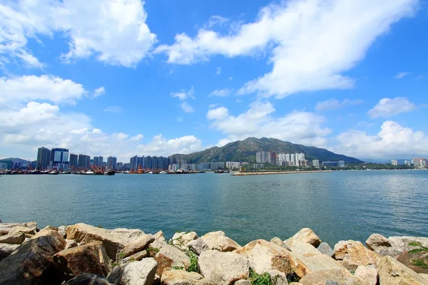 Παράκτιο τοπίο στο Χονγκ Κονγκ κατά την διάρκεια της ημέρας — Φωτογραφία Αρχείου