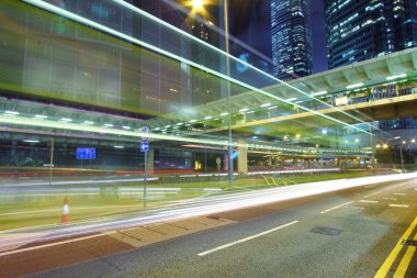 gece hong Kong şehir trafiğine