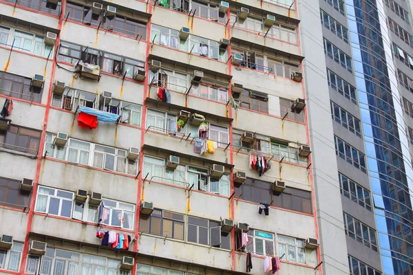Hong Kong avec des bâtiments bondés le jour — Photo
