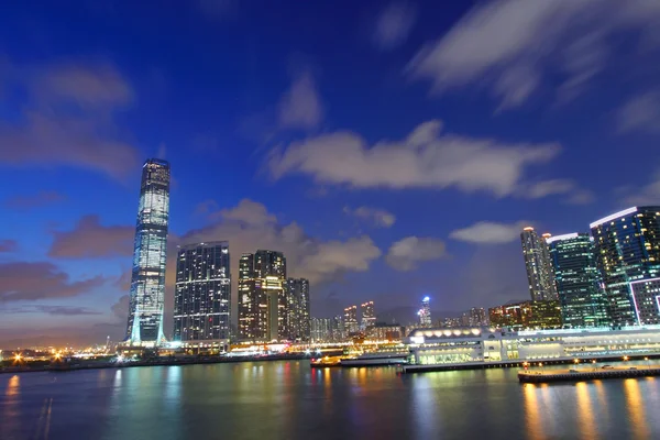 Alacakaranlıkta Hong Kong Skyline — Stok fotoğraf