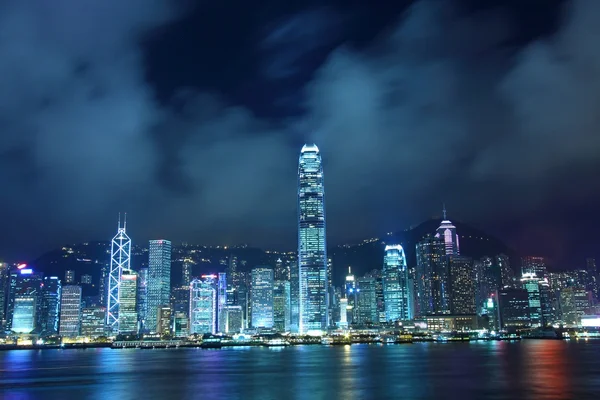Panorama Hong Kongu v cyber posílil v noci — Stock fotografie