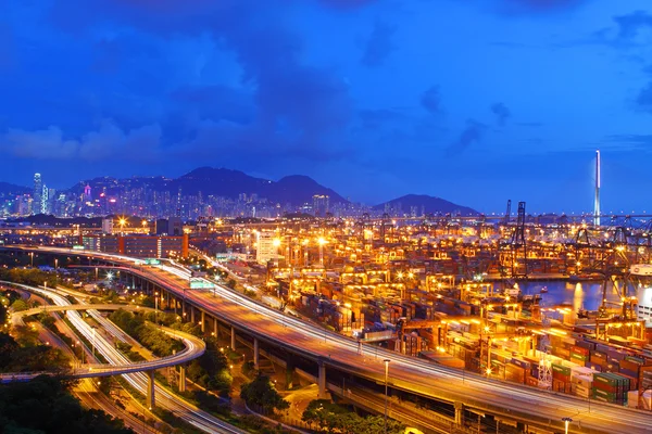 Trafik i Hong kong på natten — Stockfoto