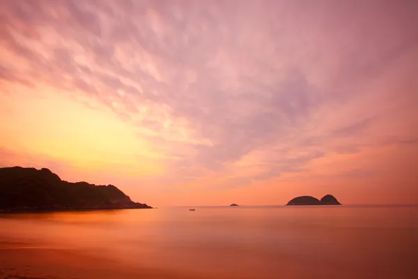 Coucher de soleil le long de la côte à Hong Kong — Photo