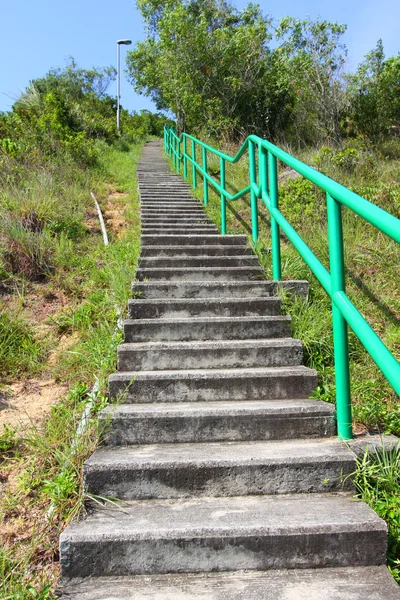 Пешие лестницы в горах — стоковое фото