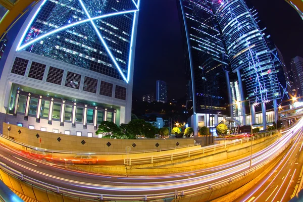 Занятый трафик в городе ночью - Жемчужина Востока: Гонконг . — стоковое фото