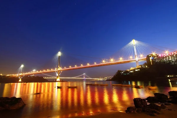 Мост Тинг Кау в Гонконге ночью — стоковое фото