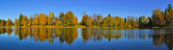 Herbstpanorama im Torchina-Park — Stockfoto
