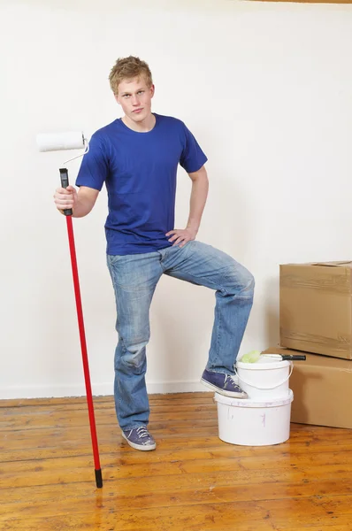 Young man painting a wall — Stock Photo, Image