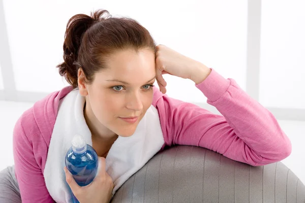 Fitness woman relax water bottle ball sportive — Stock Photo, Image