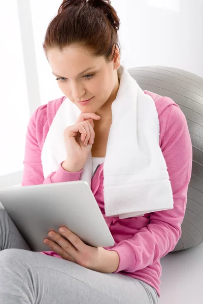 Woman touch screen computer fitness outfit — Stock Photo, Image