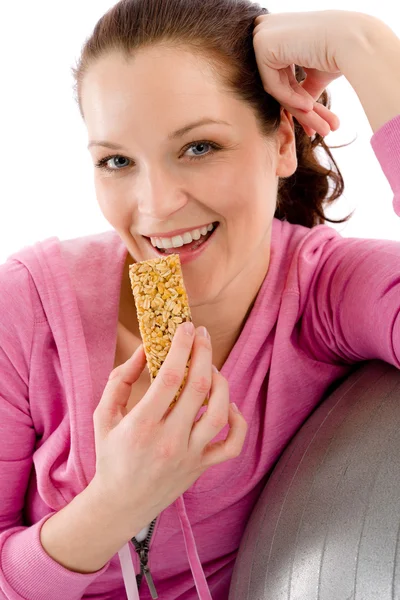 Fitness woman eat granola sportive outfit — Stock Photo, Image