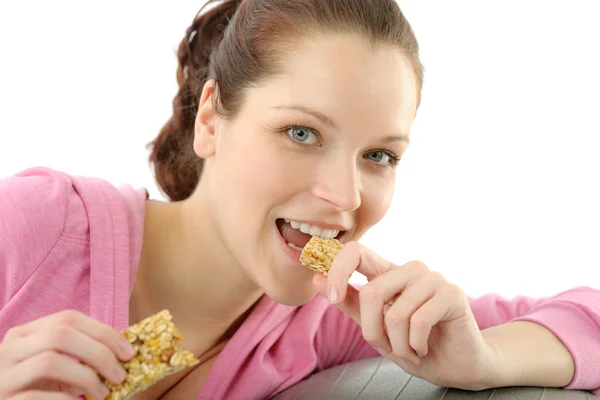 Fitness mujer comer granola equipo deportivo — Foto de Stock
