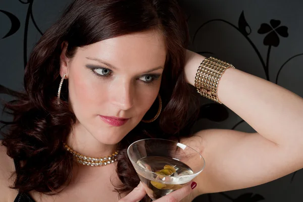 Cóctel mujer fiesta vestido de noche disfrutar de la bebida — Foto de Stock