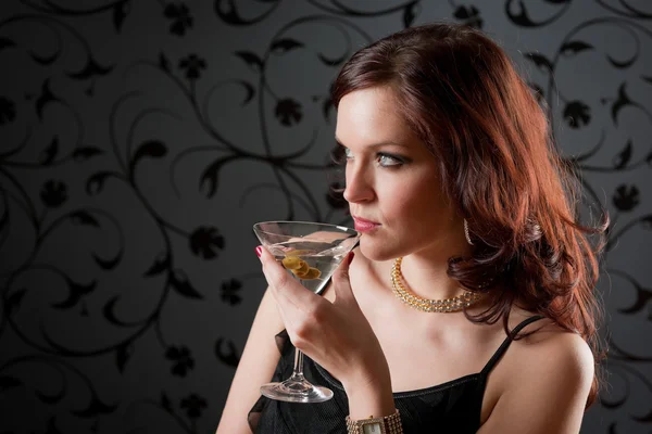Koktél party nő estélyi ruha italra — Stock Fotó