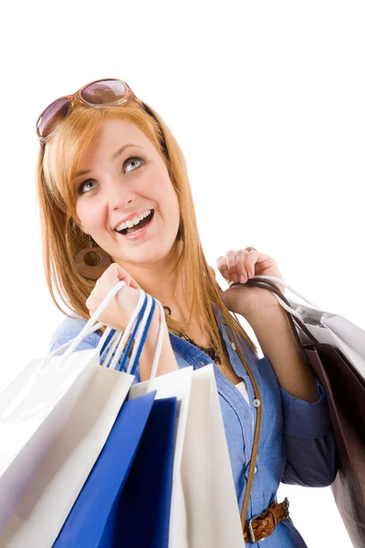 Jonge vrouw met zak winkelen — Stockfoto