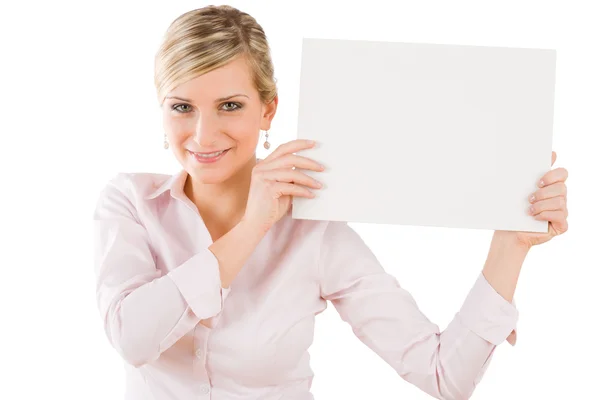 Glückliche Geschäftsfrau hält leeres Transparent hoch — Stockfoto