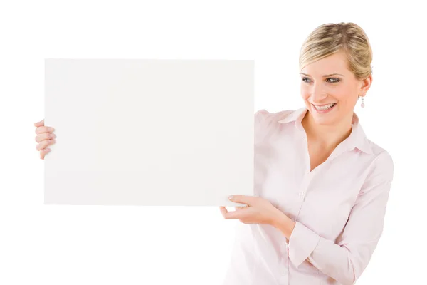 Щаслива бізнес-леді тримає порожній банер — стокове фото