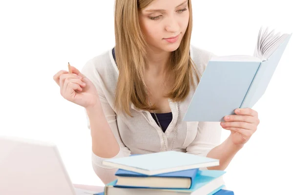 Student tonåring kvinna läsa bok — Stockfoto