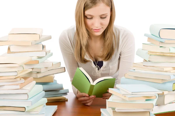Öğrenci genç kadın kitap okumak — Stok fotoğraf