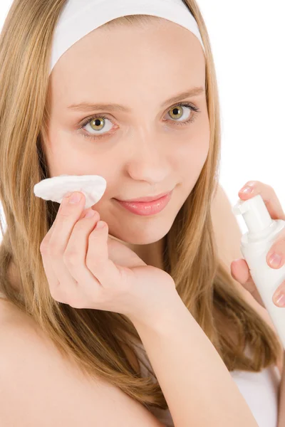 Acné soin du visage adolescent femme appliquer la crème — Photo