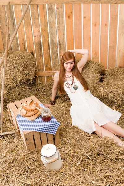 Redhead hippie woman have breakfast in barn — Stock Photo, Image