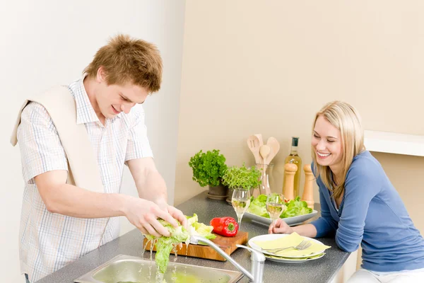 Lunch happy couple cook salad in kitchen — Stock Photo, Image