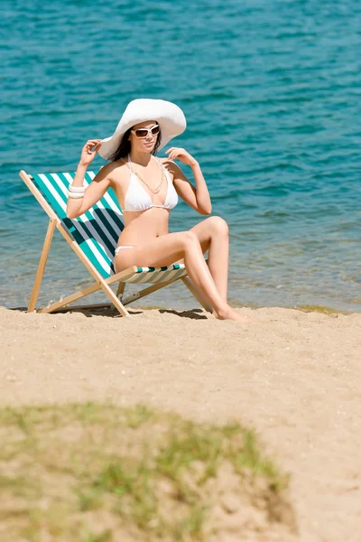 Summer slim woman sunbathing in bikini deckchair — Stock Photo, Image