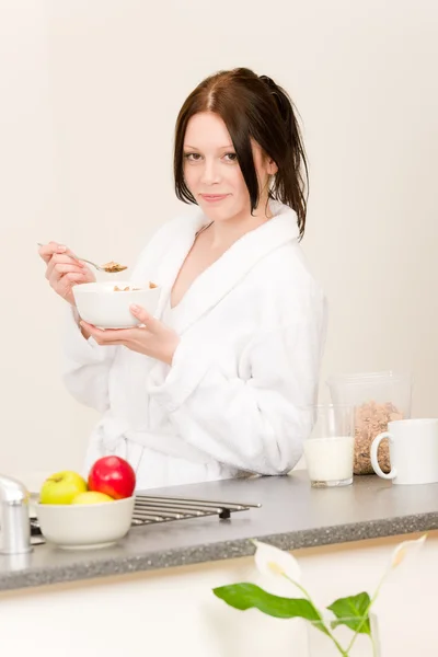 Young student girl eat cereal in kitchen — Stock Photo, Image