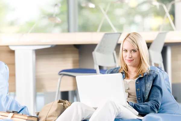 Young happy high-school student relax with laptop — Stock Photo, Image