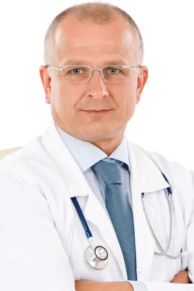 Medico maturo maschio con stetoscopio professionale — Foto Stock