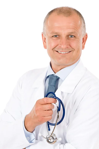 Medico maturo maschio con stetoscopio professionale — Foto Stock