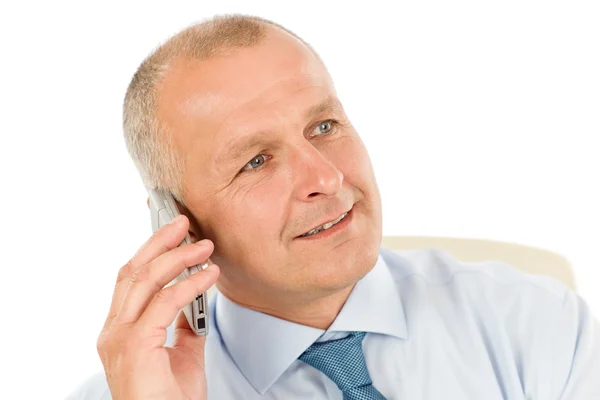 Lächelnder Geschäftsmann am Telefon in Nahaufnahme — Stockfoto