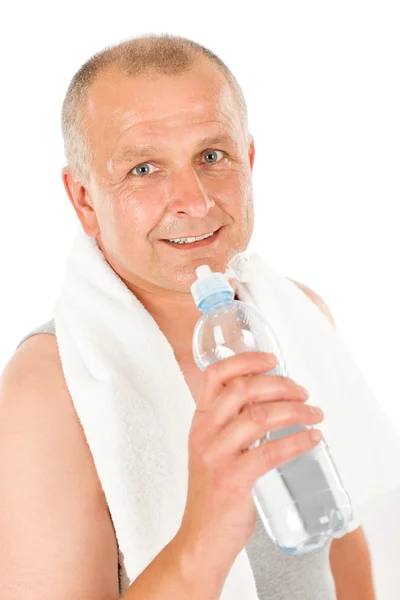 Счастливый старший человек фитнес держать бутылку воды — стоковое фото