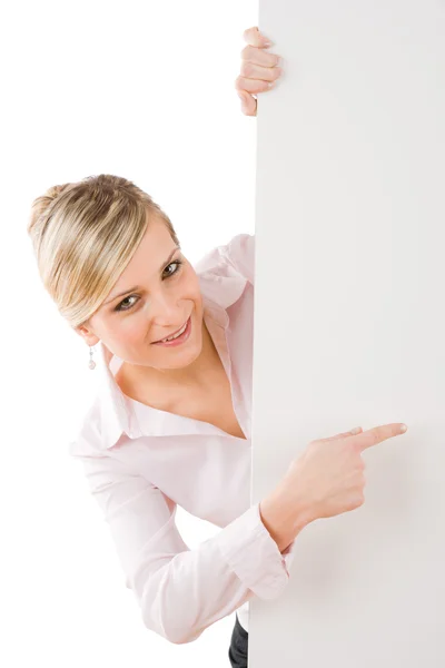 Mujer de negocios señalando a un lado el estandarte blanco — Foto de Stock