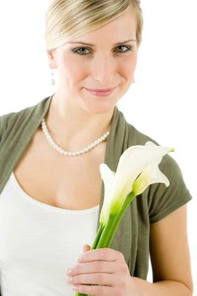 Ρομαντική γυναίκα κρατήστε calla κρίνος λουλούδι αγνότητα — Φωτογραφία Αρχείου
