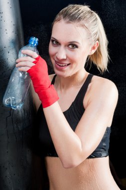 boks eğitimi kadın içecek su