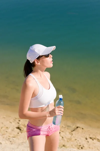 Verão esporte ajuste mulher relaxar depois de correr — Fotografia de Stock