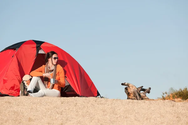 Camping happy woman sitting outside beach tent — Stock Photo, Image