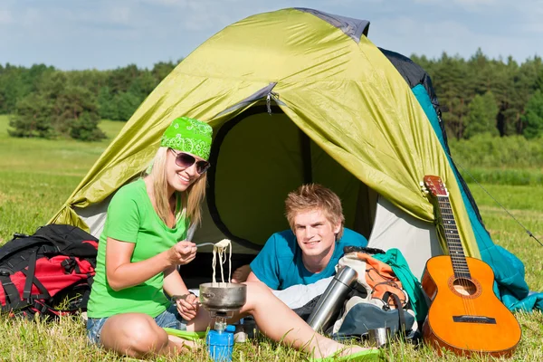 Young camping couple cooking meal outside tent — Stock Photo, Image