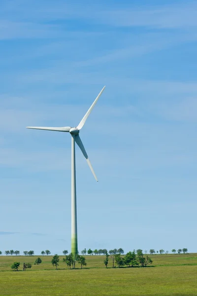 Energía verde generadores de molinos de viento ecología campo — Foto de Stock