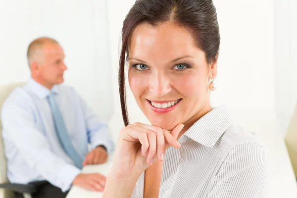 Professionele zakenvrouw aantrekkelijke glimlachen — Stockfoto