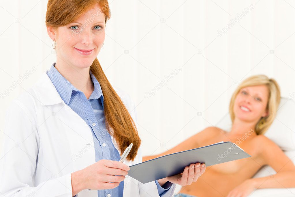 Doctor examined. Женщина врач. Осмотр врача. Женщина на приеме у врача. Консультация маммолога.