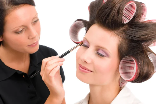 Make-up artist woman fashion model apply eyeshadow — Stock Photo, Image