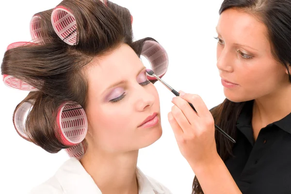 Maquillaje artista mujer modelo de moda aplicar sombra de ojos — Foto de Stock