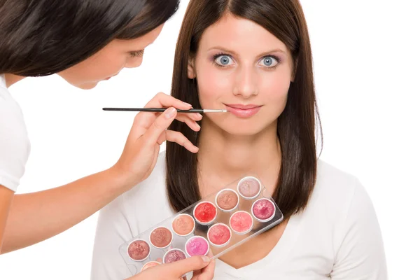 Maquillaje artista mujer modelo de moda aplicar lápiz labial —  Fotos de Stock