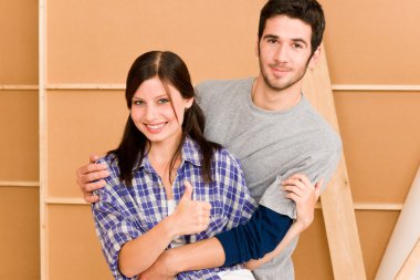 ev geliştirme genç mutlu çiftin birlikte