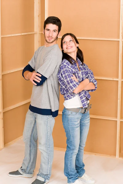 Yeni ev ev geliştirme genç mutlu çift — Stok fotoğraf